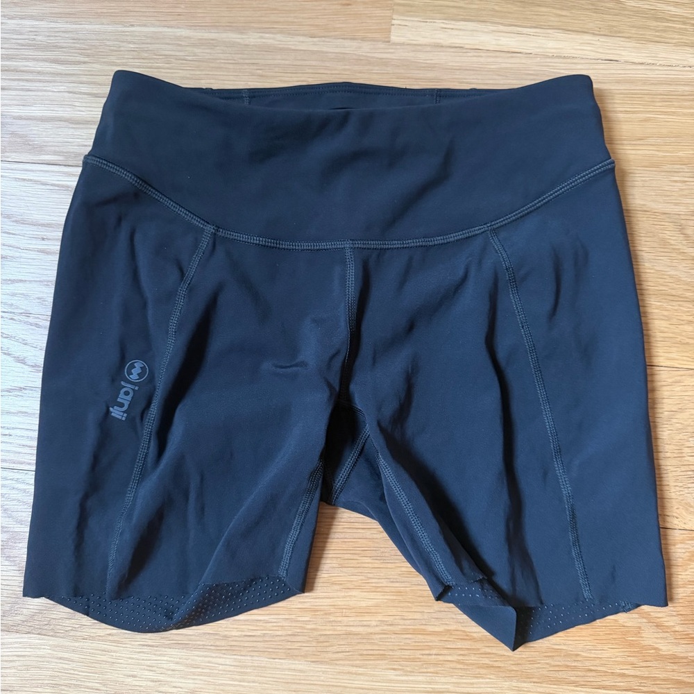 Janji 5” Pace Shorts - Black